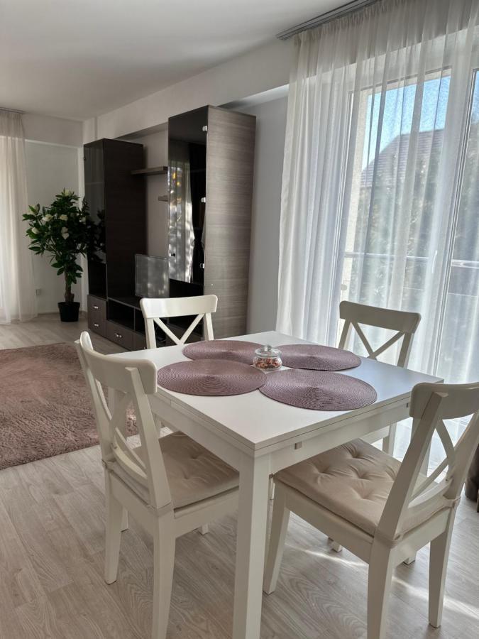 Fly Airport Residences & Therme-Self Check-In Otopeni Buitenkant foto