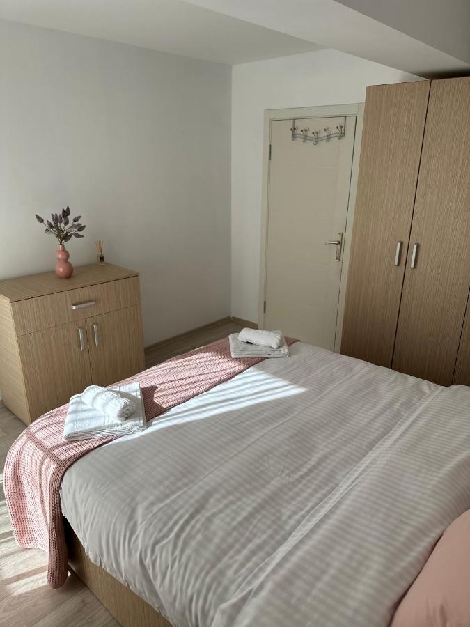 Fly Airport Residences & Therme-Self Check-In Otopeni Buitenkant foto
