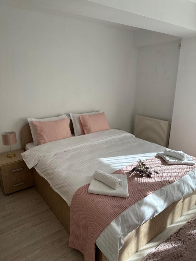 Fly Airport Residences & Therme-Self Check-In Otopeni Buitenkant foto