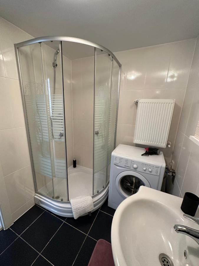 Fly Airport Residences & Therme-Self Check-In Otopeni Buitenkant foto