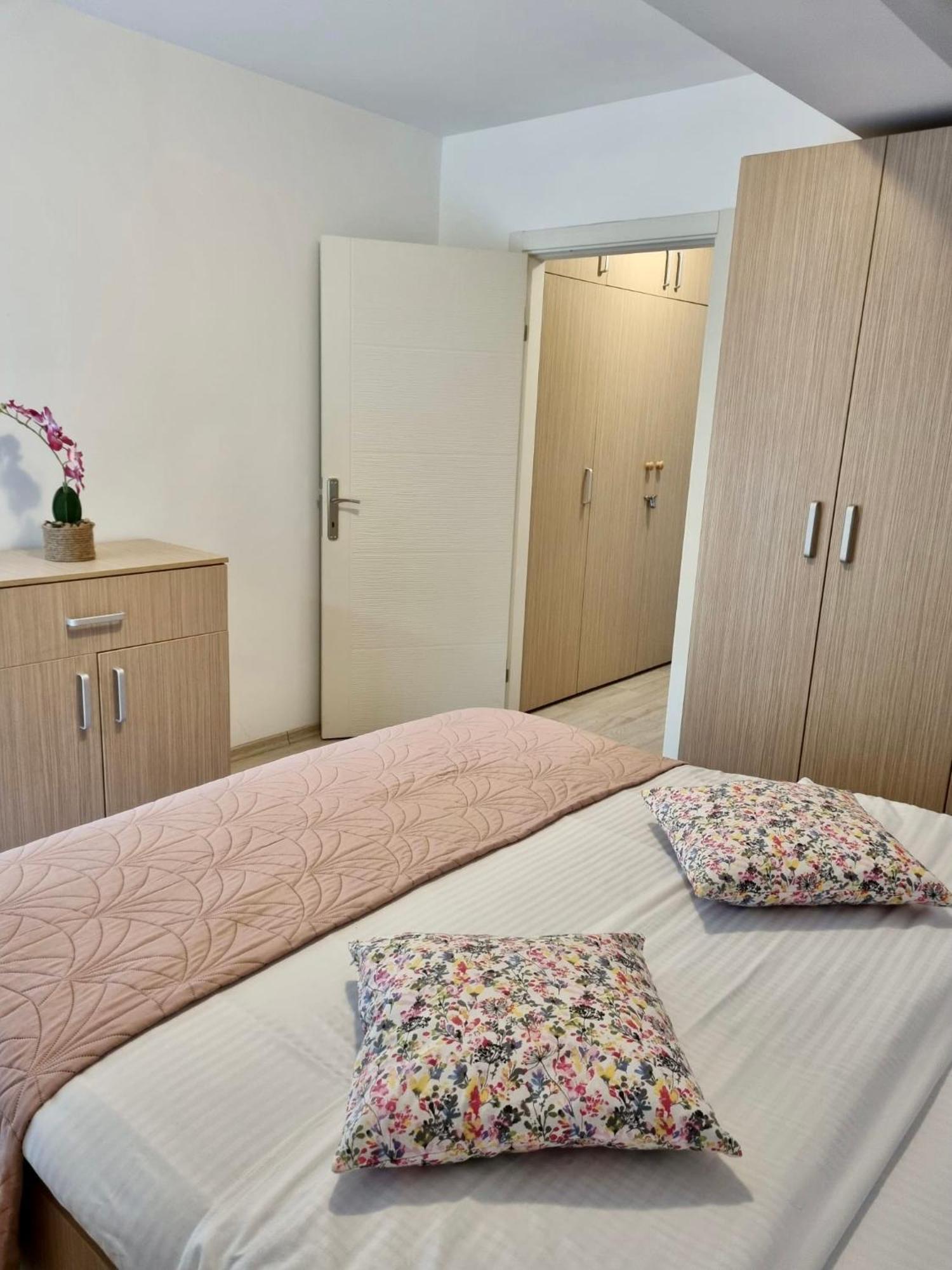 Fly Airport Residences & Therme-Self Check-In Otopeni Buitenkant foto